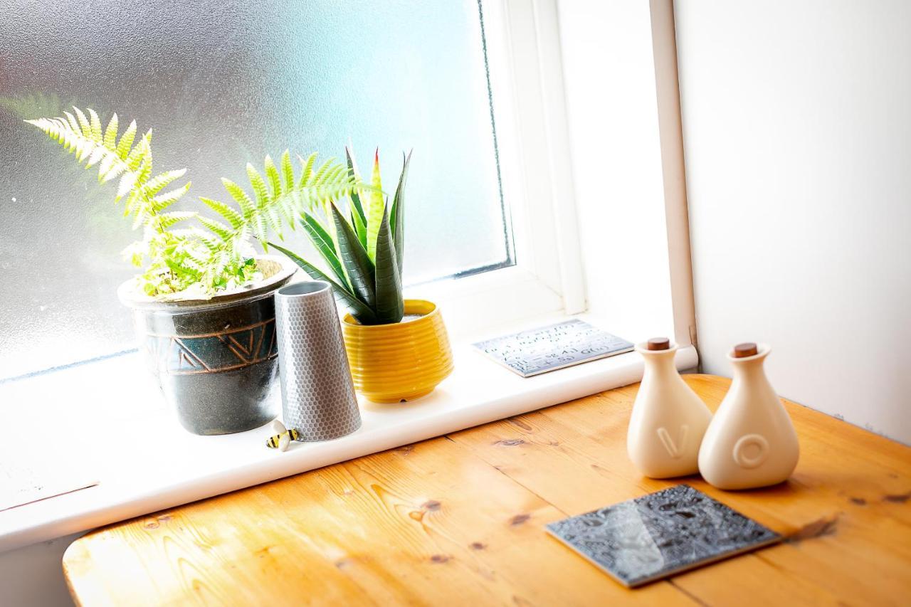 The Bs Hive, Modern, Stylish, 2 Bedroom House, In Centre