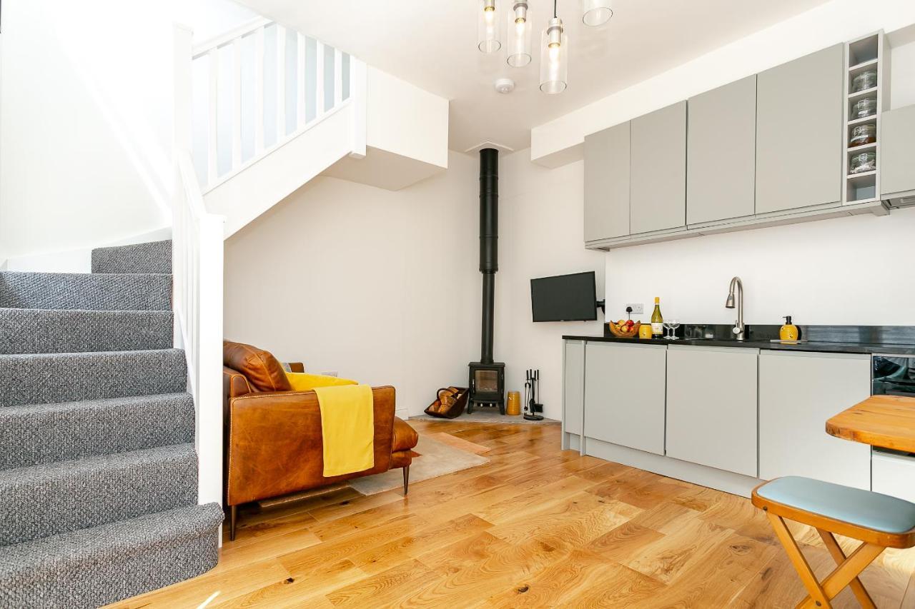 The Bs Hive, Modern, Stylish, 2 Bedroom House, In Centre Harrogate