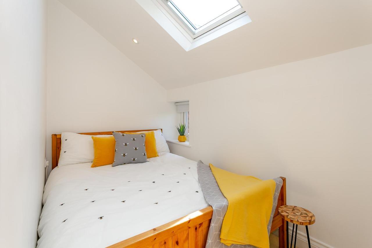 The Bs Hive, Modern, Stylish, 2 Bedroom House, In Centre Holiday home Harrogate