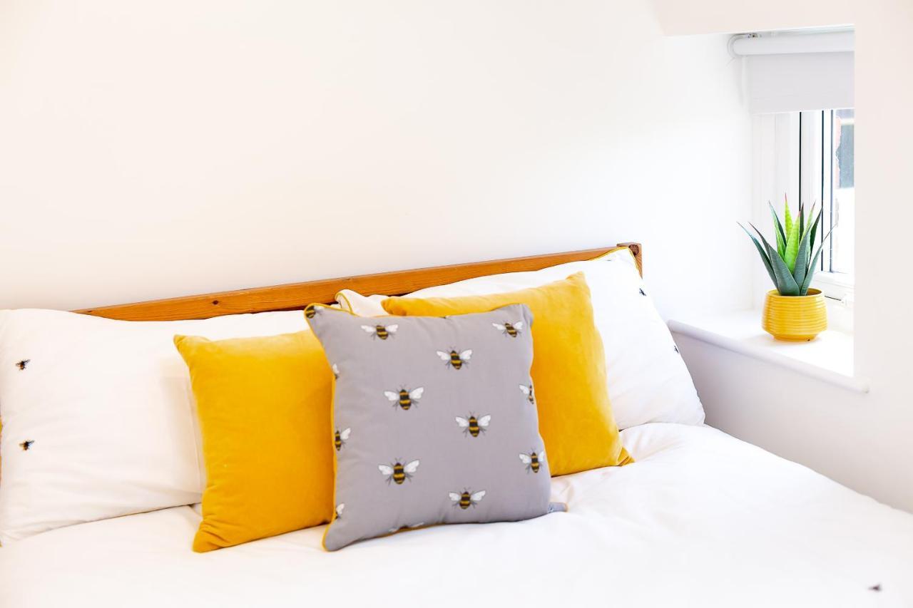 The Bs Hive, Modern, Stylish, 2 Bedroom House, In Centre Holiday home