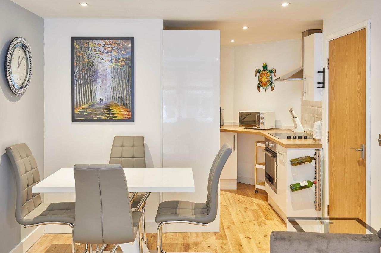 Host & - Mowbray Apartment