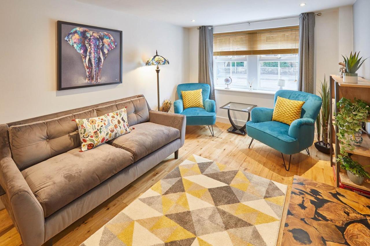 Host & - Mowbray Harrogate