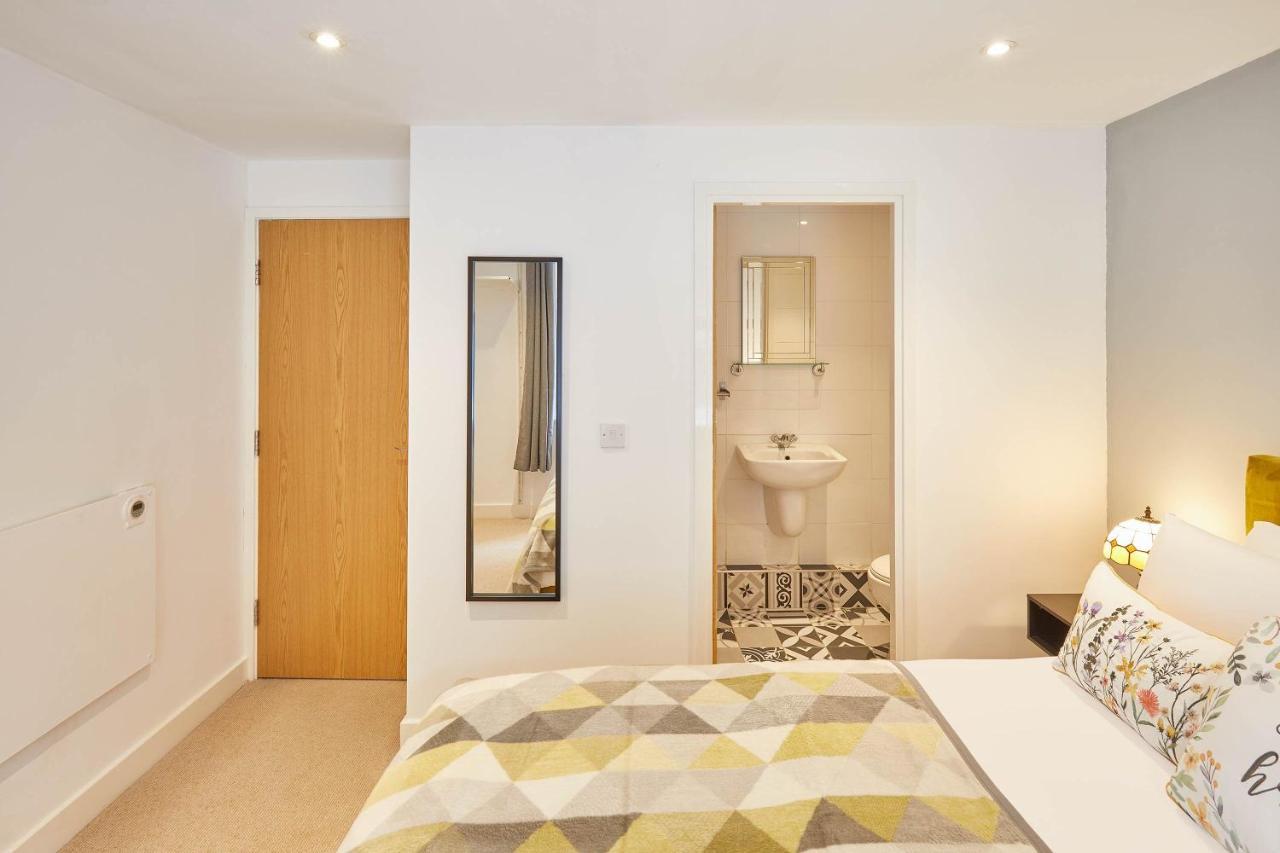 Host & - Mowbray * Harrogate