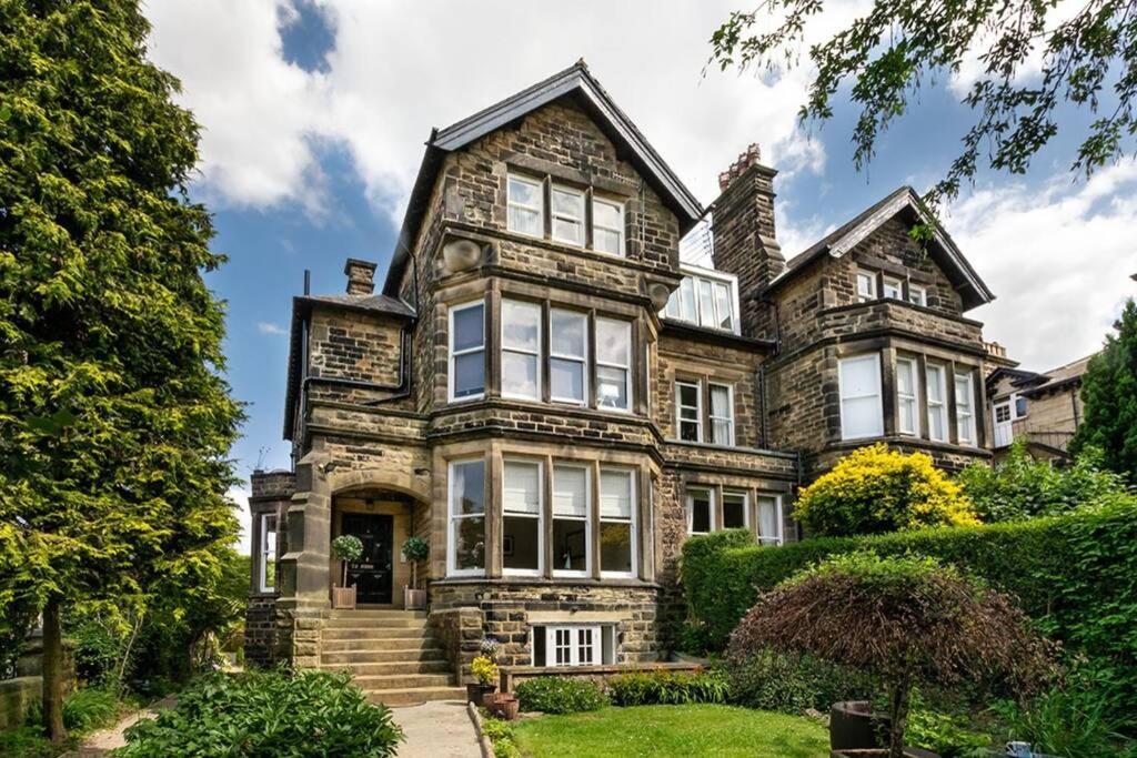 Townhouse With Parking Apartment Harrogate