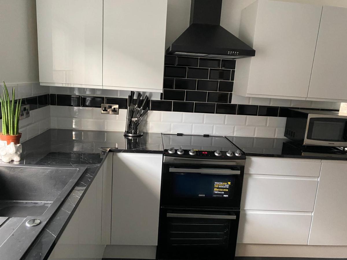 Gorgeous Town Center 3 Bedroom Self Contained For 1-5 People Apartment *