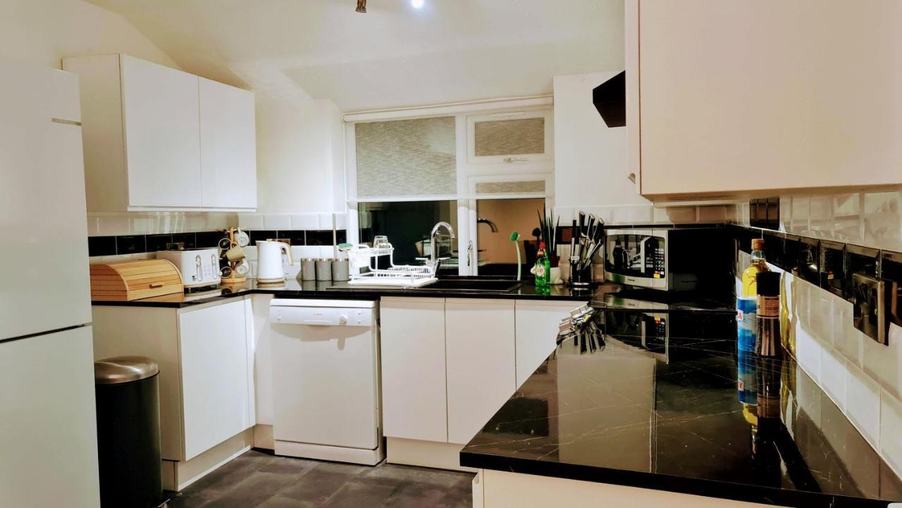 Apartment Gorgeous Town Center 3 Bedroom Self Contained For 1-5 People Harrogate