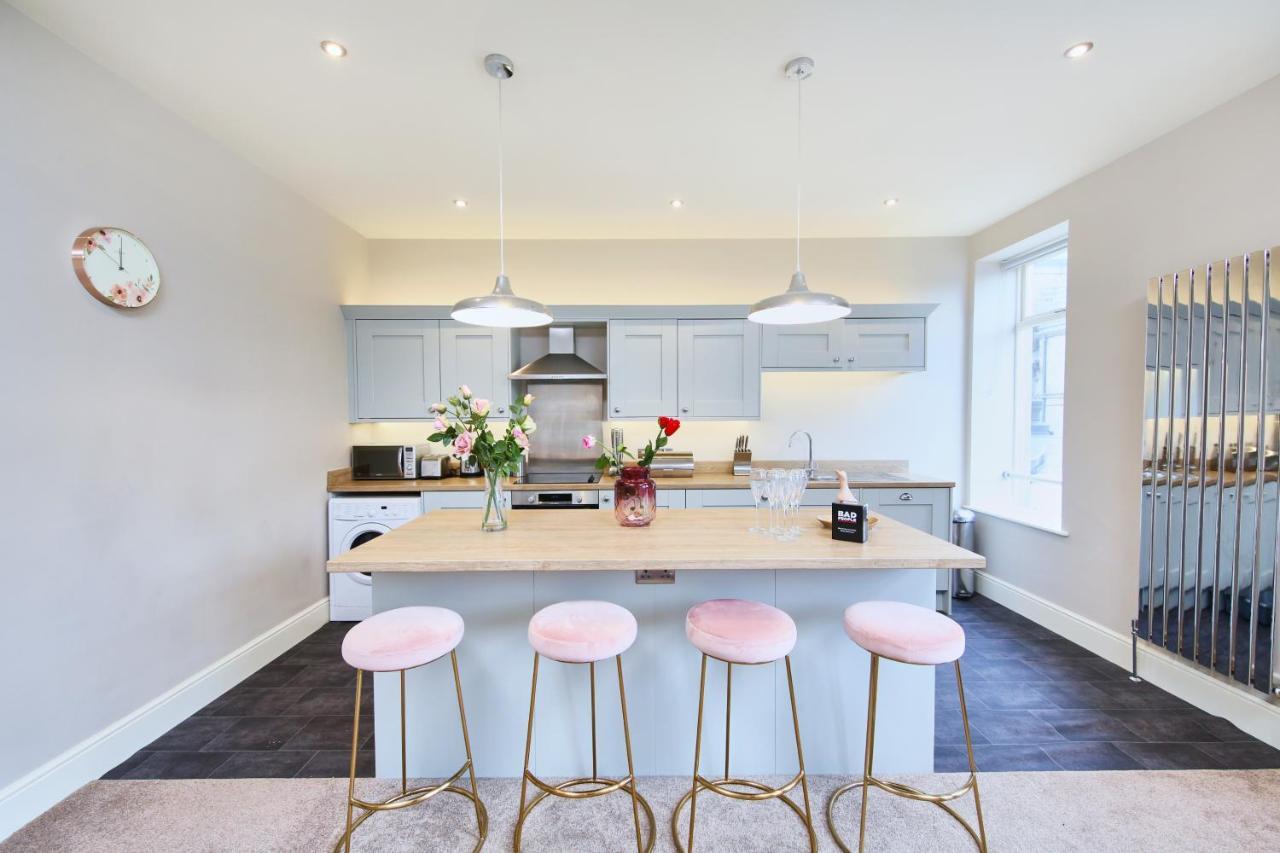 Remarkable Central Gems Of - Sleeps 18! Apartment Harrogate