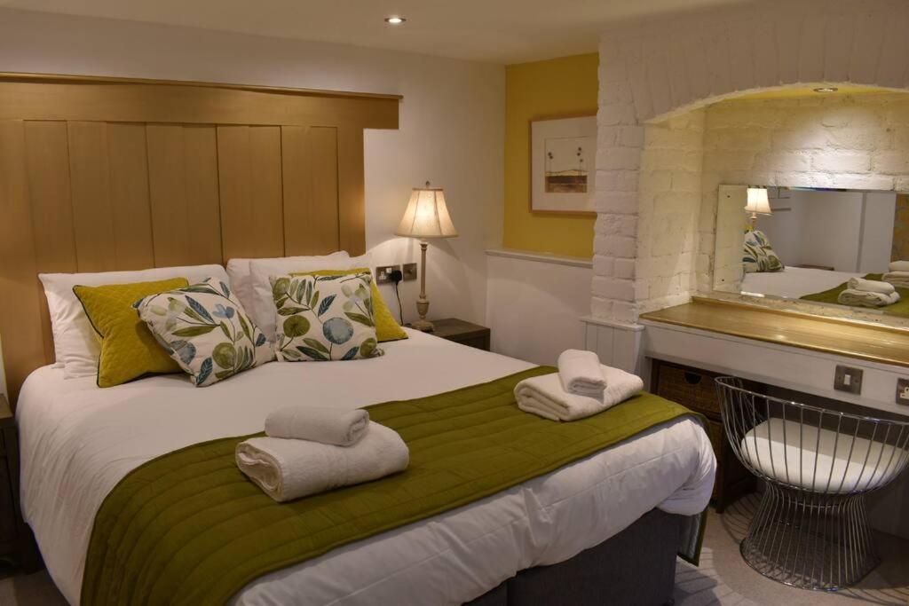 The Cheltenham, Stylish 1-bed Victorian * Harrogate