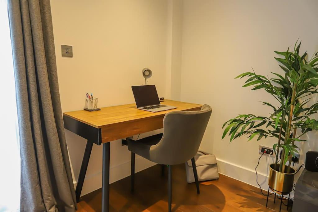 Apartment Stylish 2 Bedroom And Terrace Sleeps 4 Harrogate