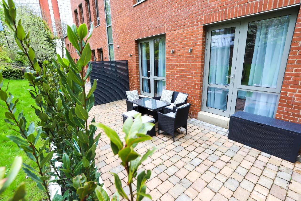 Stylish 2 Bedroom And Terrace Sleeps 4 Apartment *
