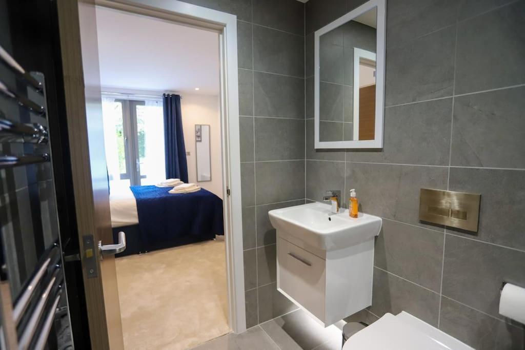Apartment Stylish 2 Bedroom And Terrace Sleeps 4 Harrogate
