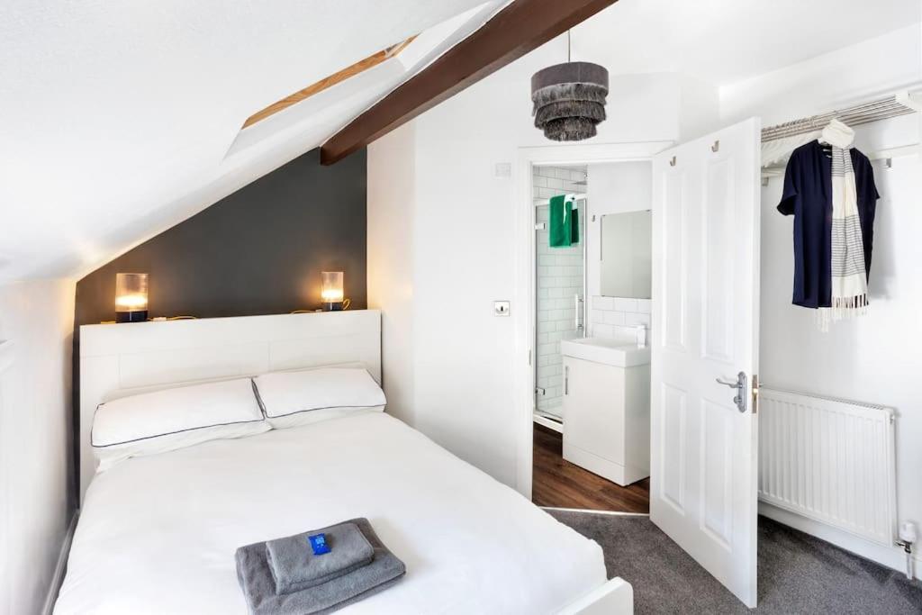Stunning 4bed Townhouse By Hic & Trendy Kings Quarter!