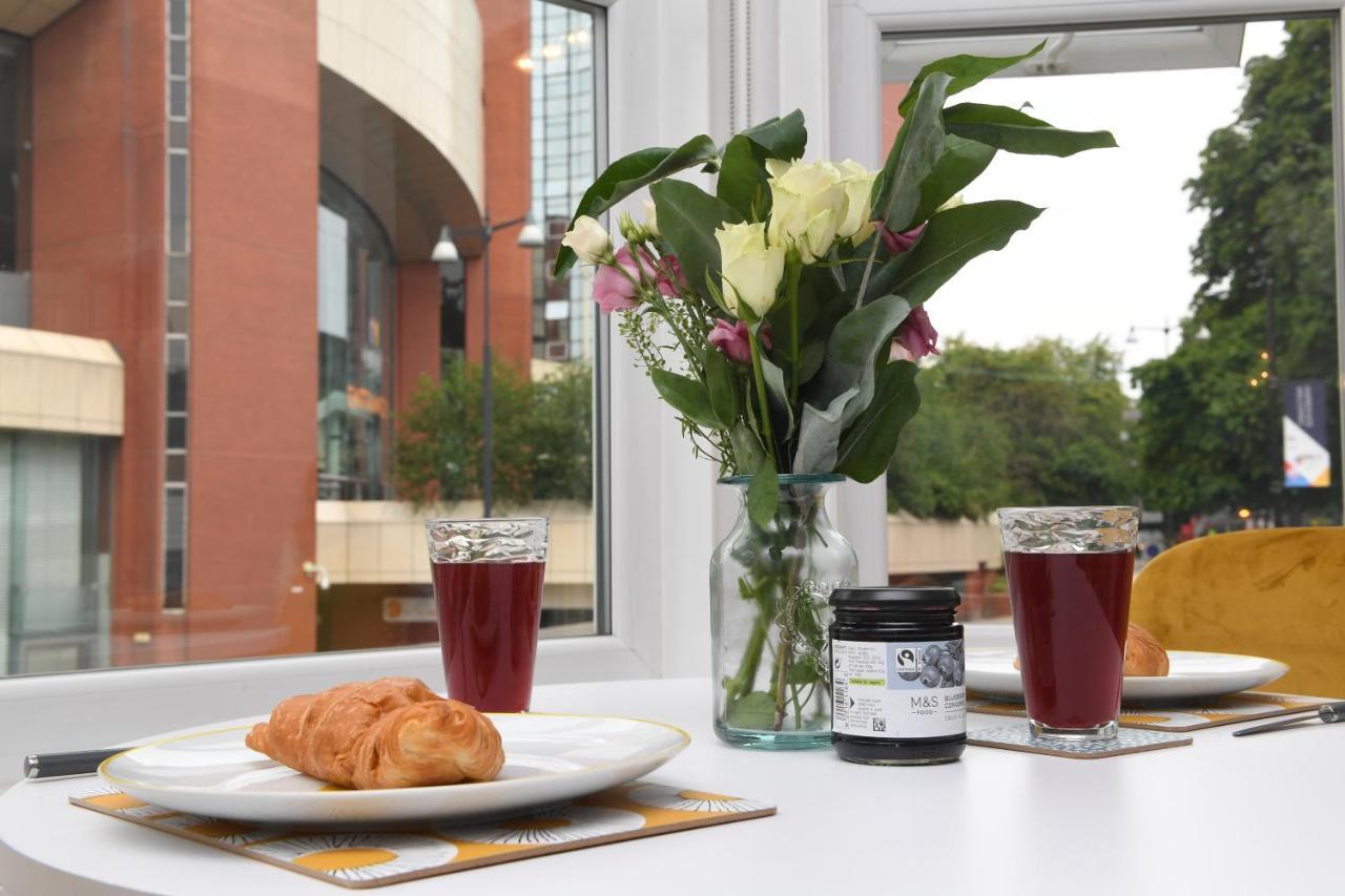 Apartment Self Catering - King's View - Overlooking Convention Centre -private Parking