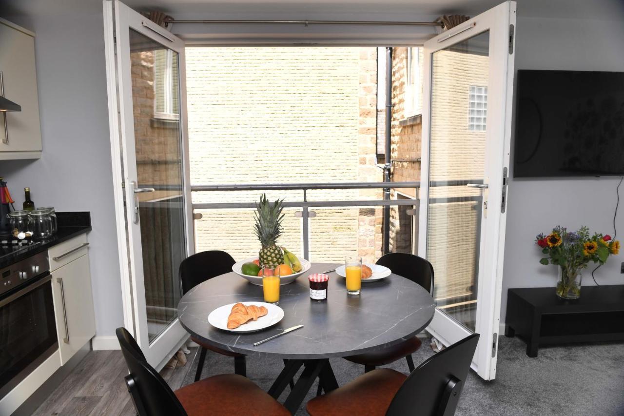 Self Catering - Regent's Court Azure