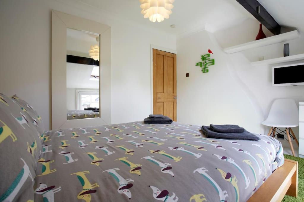 Townhouse - Hic Bottom Of Road! Holiday home Harrogate