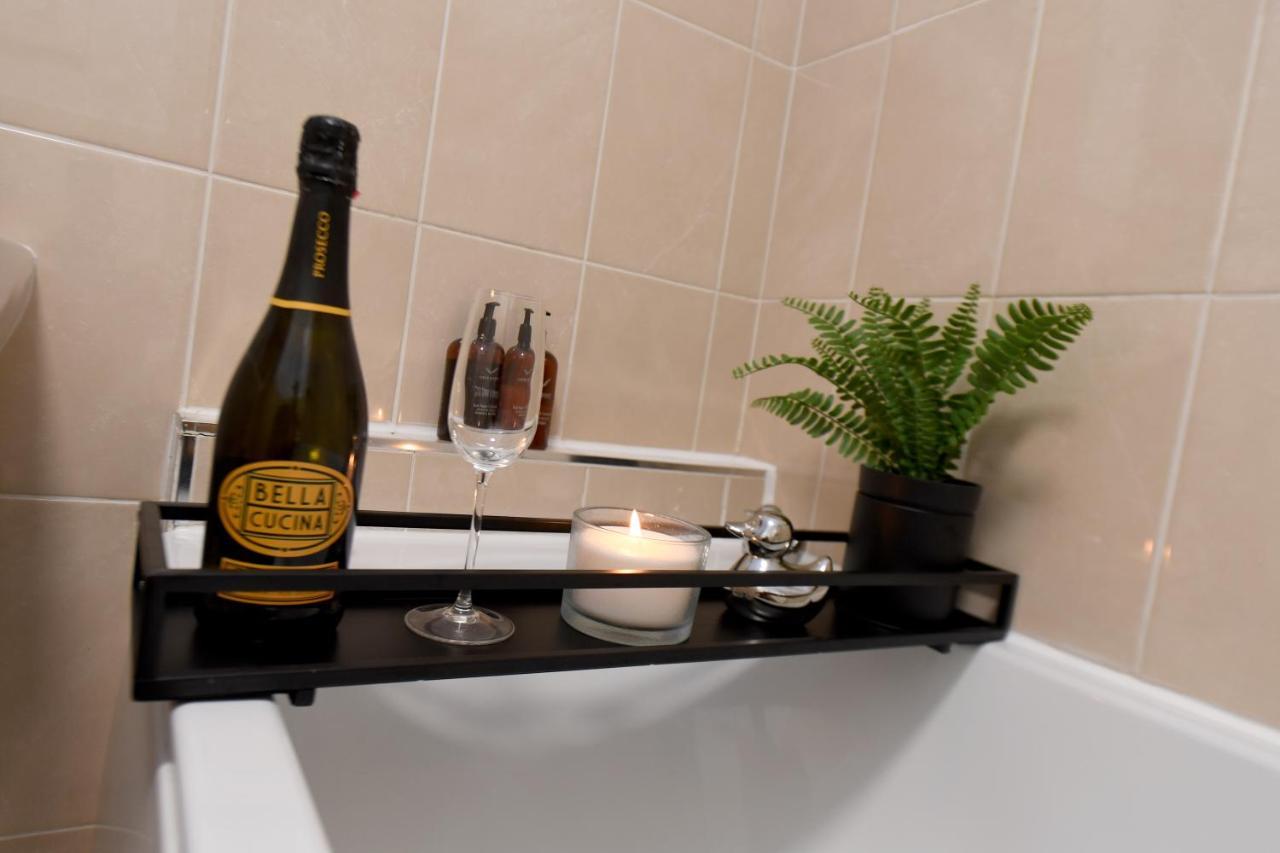 Self Catering - Regent's Court Azure Apartment Harrogate