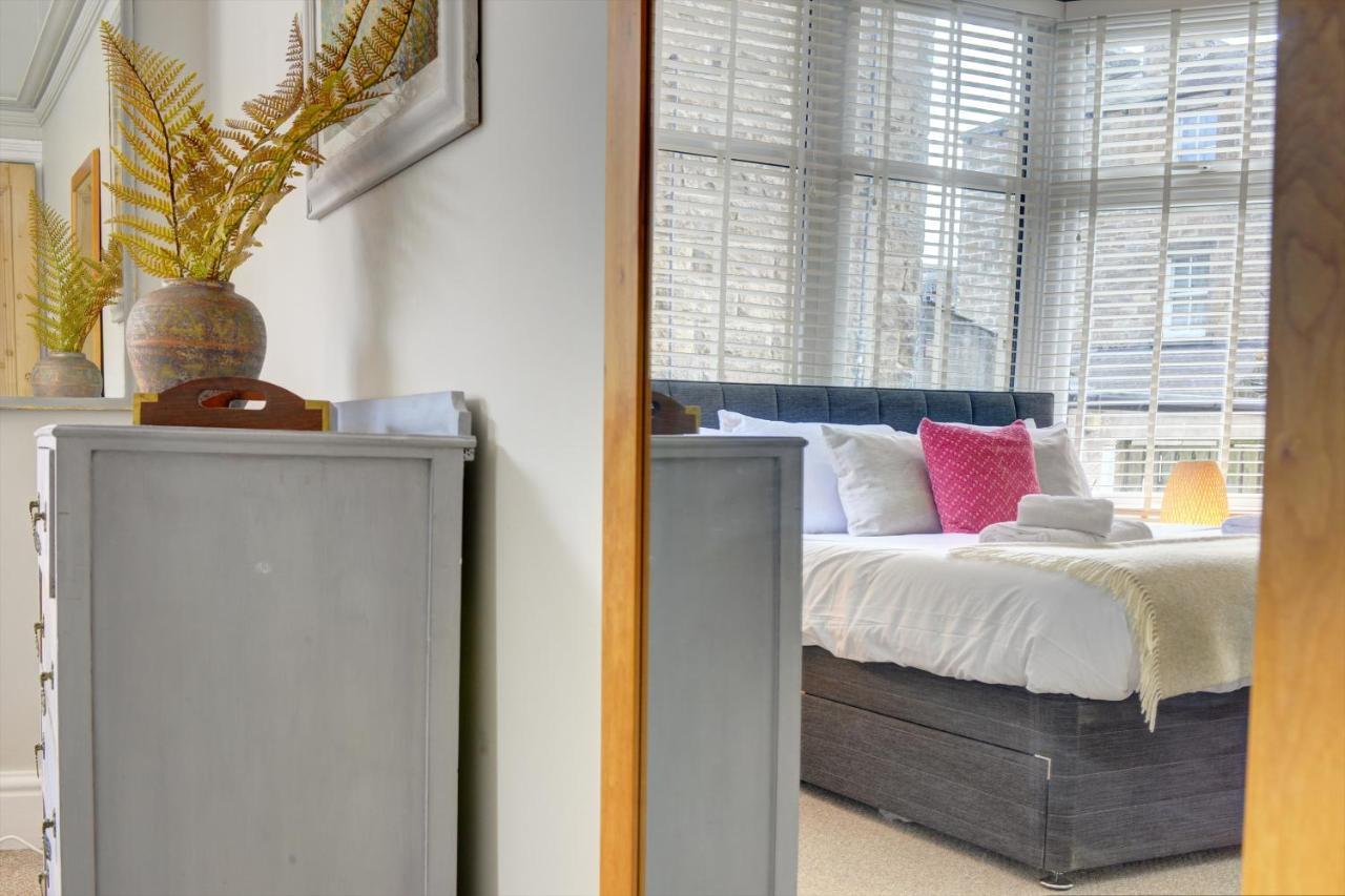 Apartment Stylish 2 Bedroom Maisonette With Parking