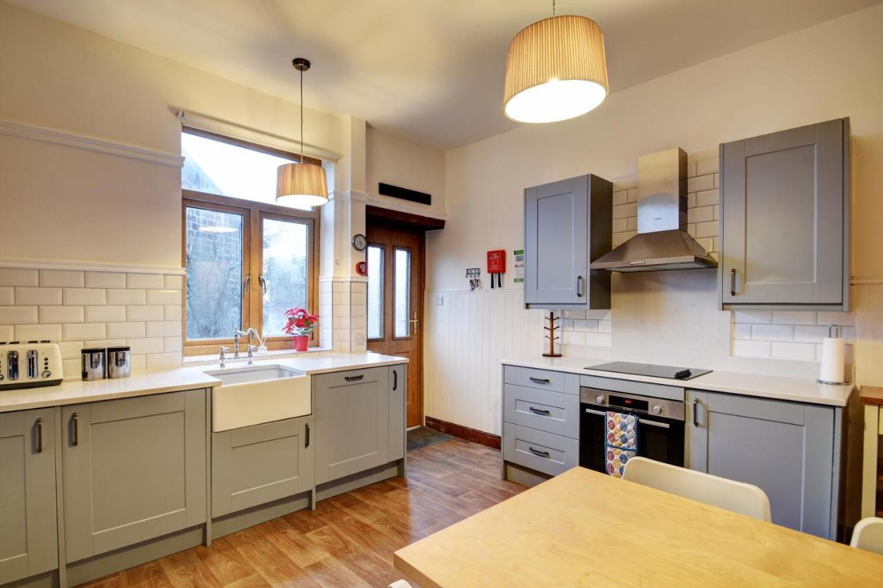 Spacious Victorian Townhouse Near Hcc With Off Street Parking * Harrogate
