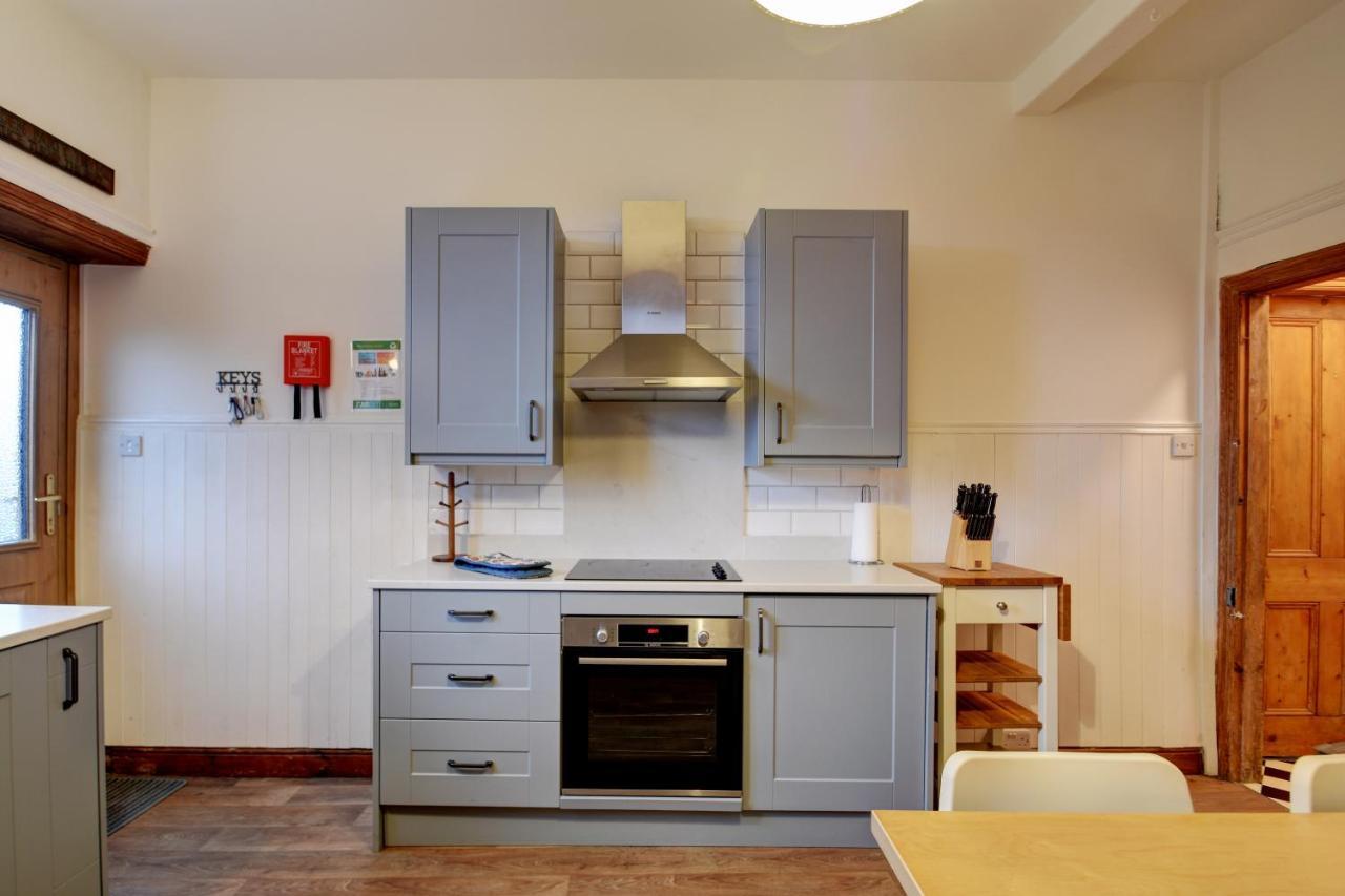 Spacious Victorian Townhouse Near Hcc With Off Street Parking Harrogate