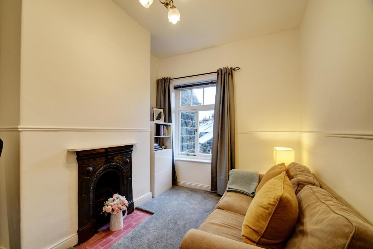 Spacious Victorian Townhouse Near Hcc With Off Street Parking *