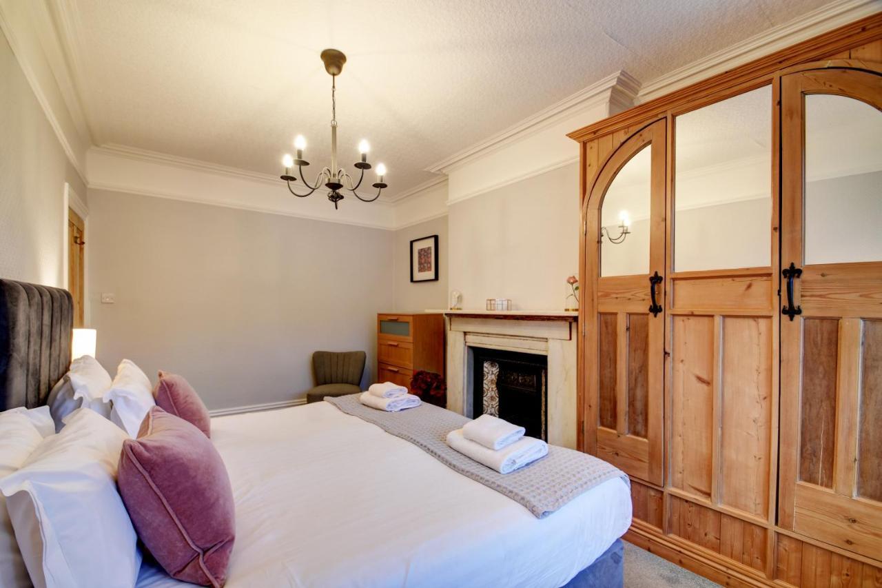 Spacious Victorian Townhouse Near Hcc With Off Street Parking Holiday home *