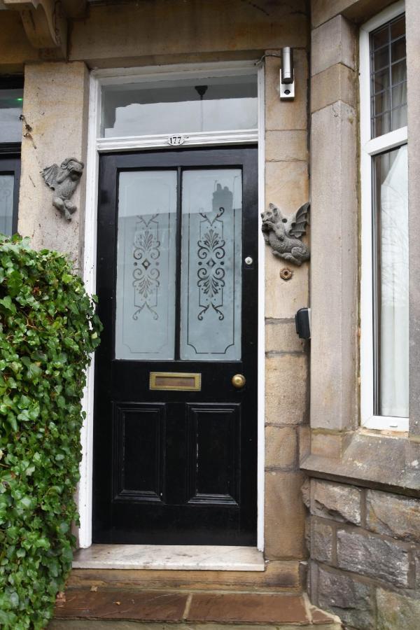 Spacious Victorian Townhouse Near Hcc With Off Street Parking Holiday home *
