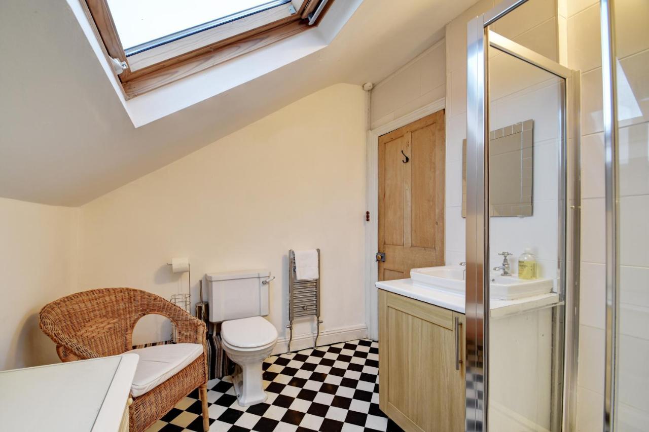 Holiday home Spacious Victorian Townhouse Near Hcc With Off Street Parking *