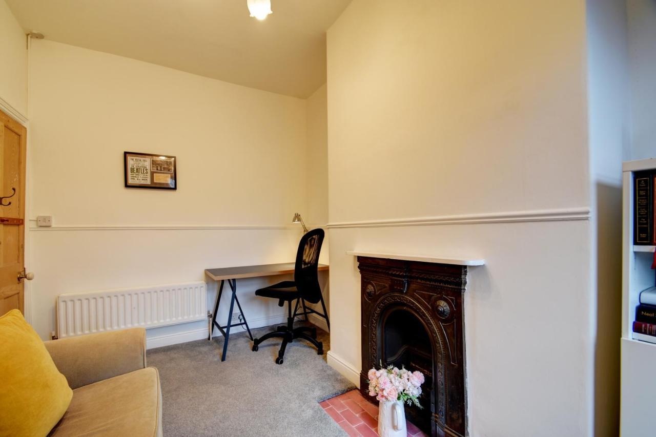 Spacious Victorian Townhouse Near Hcc With Off Street Parking Holiday home
