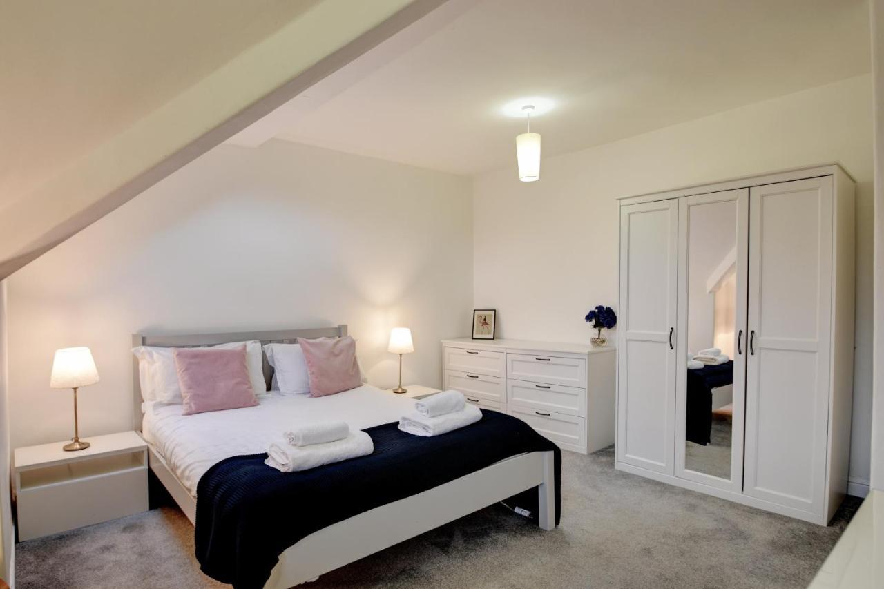 Spacious Victorian Townhouse Near Hcc With Off Street Parking * Harrogate