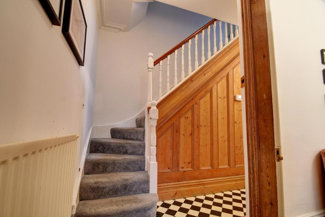 Holiday home Spacious Victorian Townhouse Near Hcc With Off Street Parking