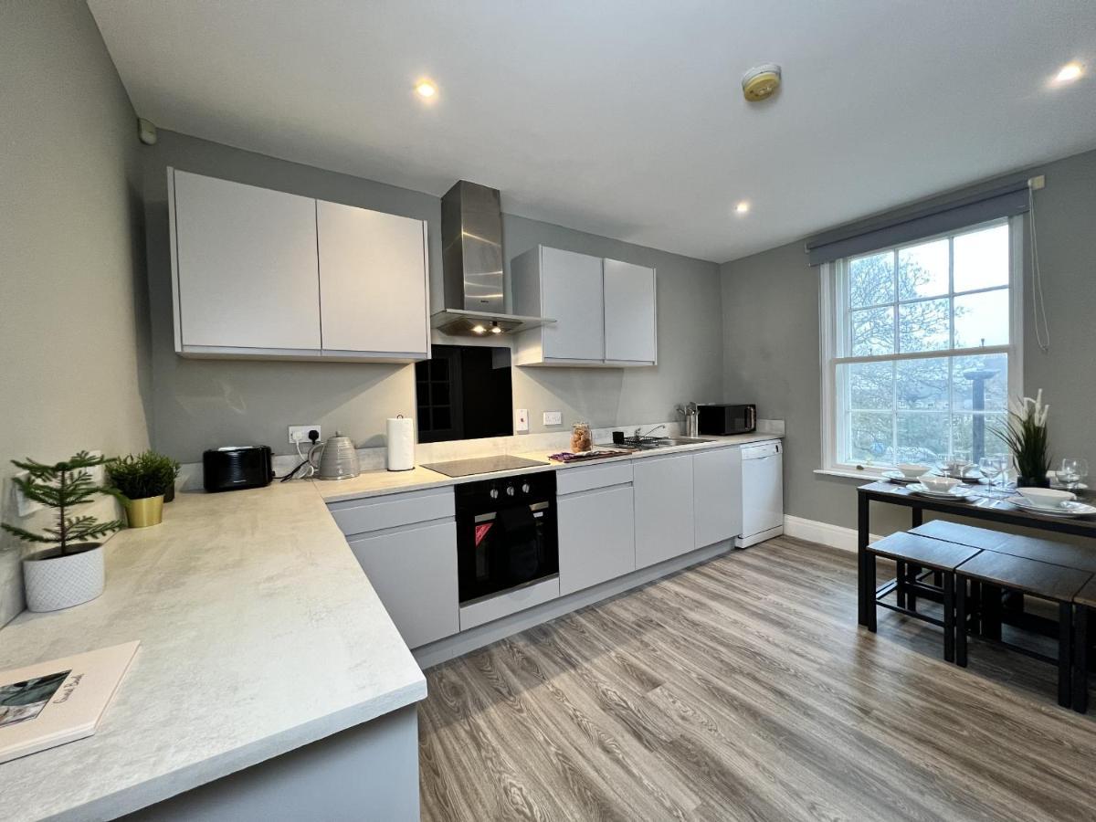 Luxurious Penthouse With Free Parking Apartment