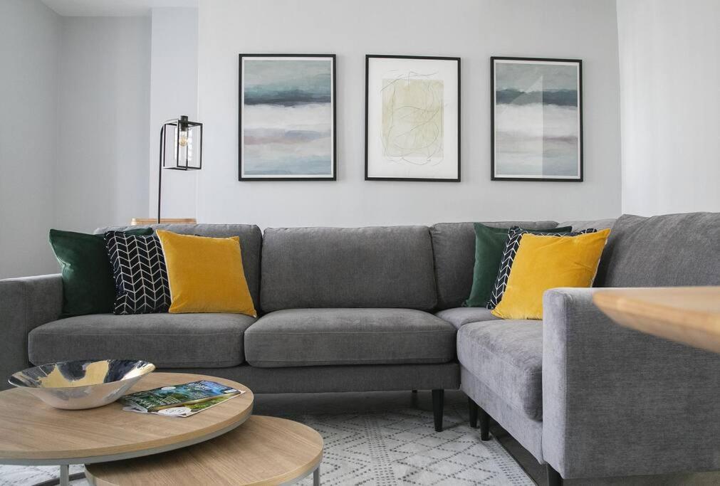 45a Oxford Street Apartment *