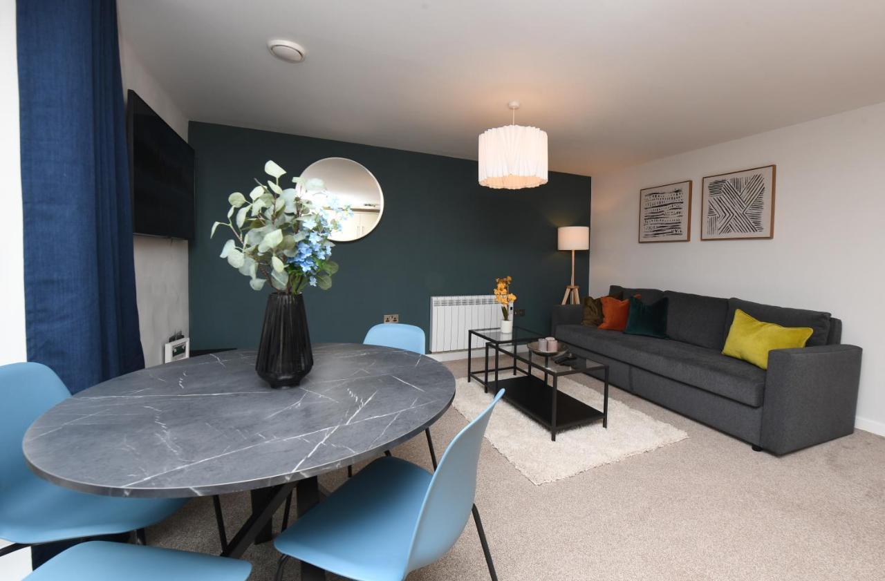 Apartment Self Catering - Regent's Court Indigo *