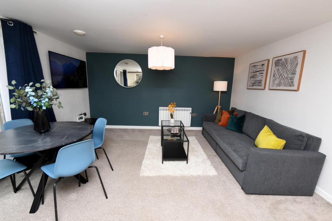 Self Catering - Regent's Court Indigo Apartment