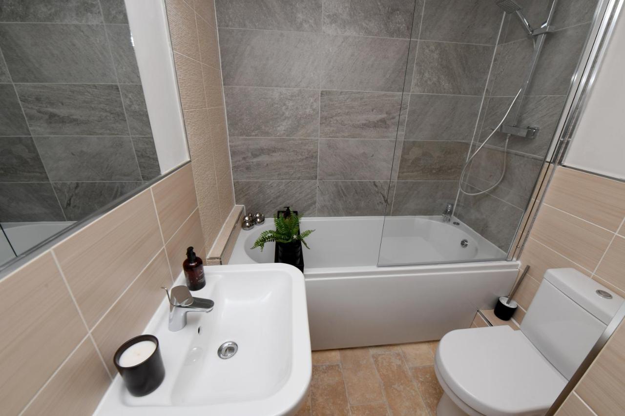 Self Catering - Regent's Court Indigo Apartment