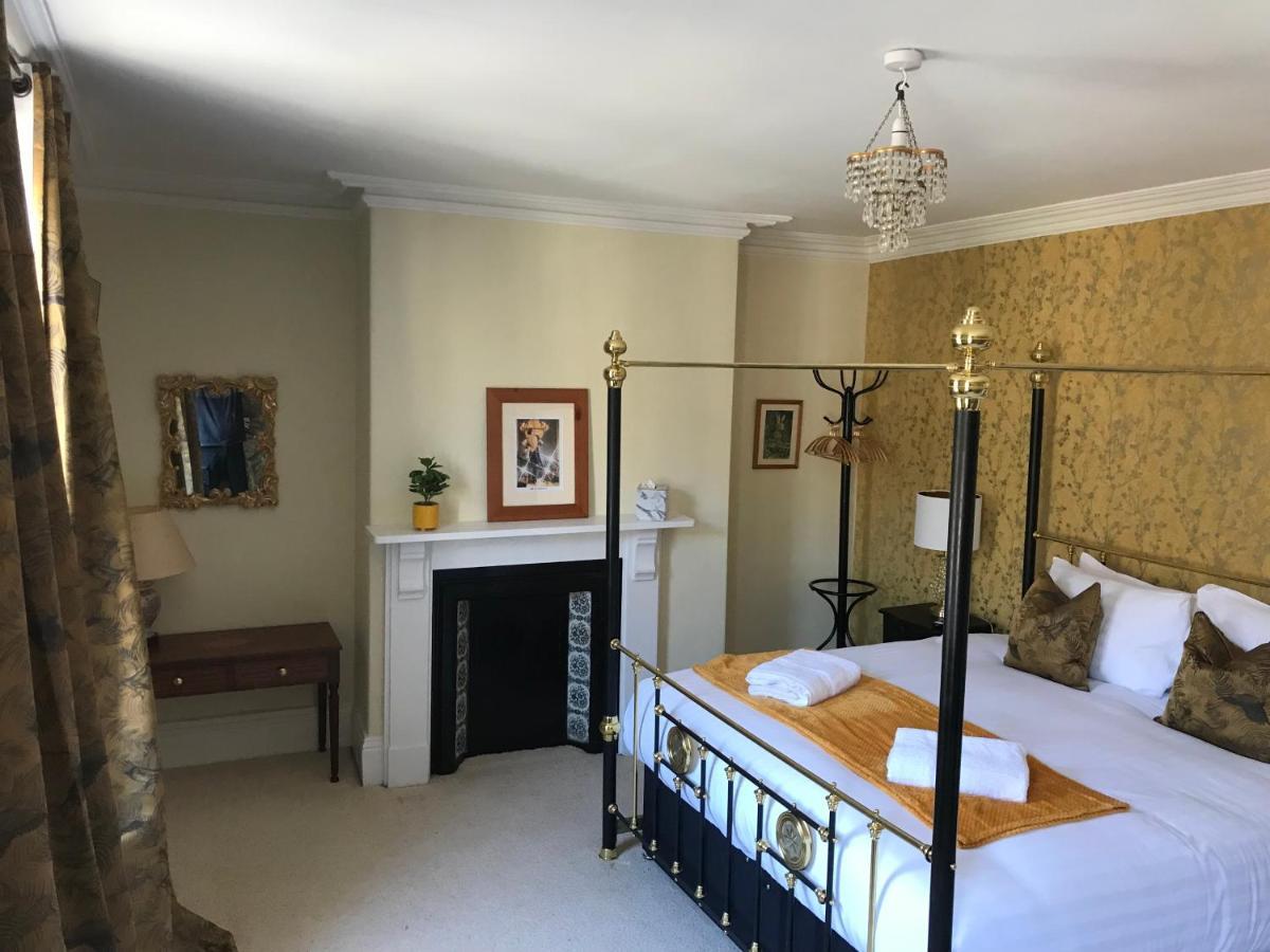 Carlton House - Spacious 4 Bed Victorian Townhouse *