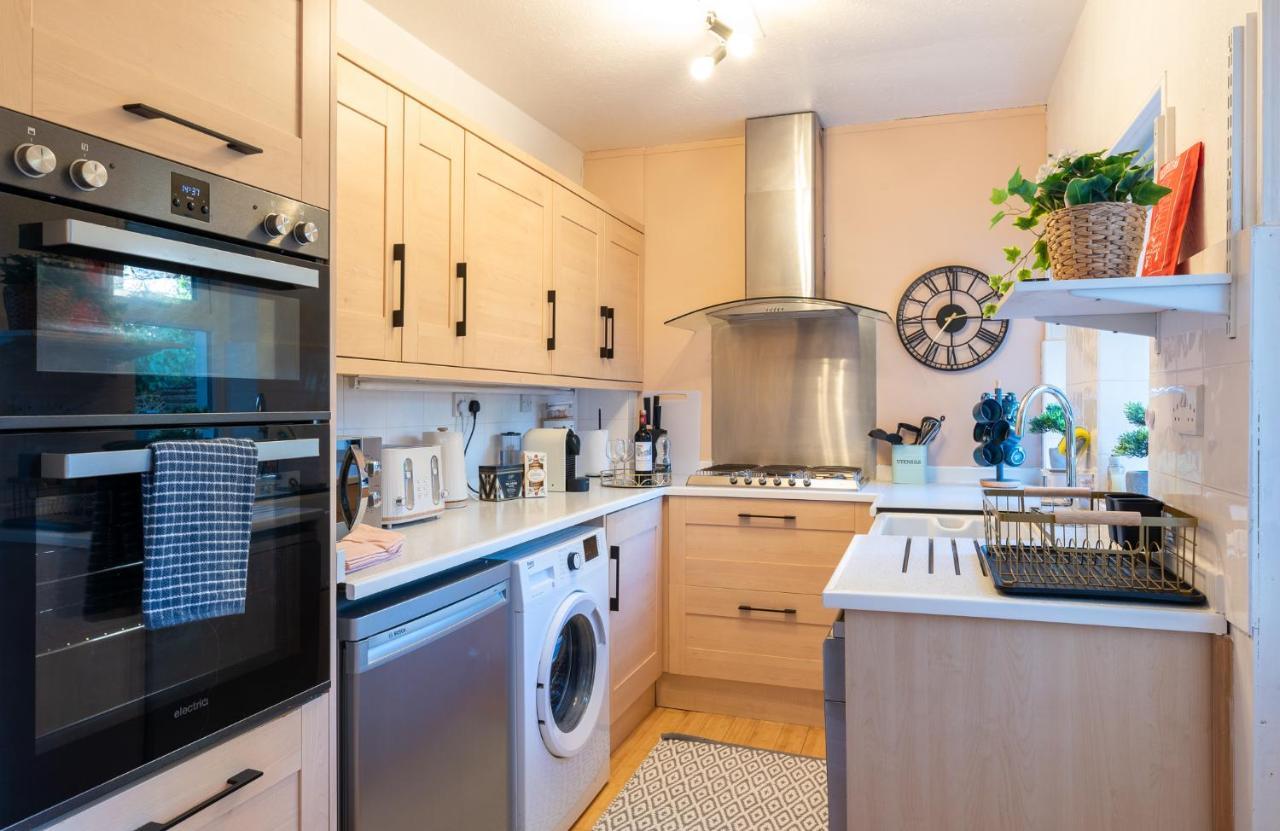 Beautiful 3 Bedroom Townhouse *