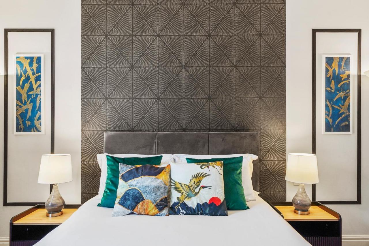 Pristine Stylish Townhouse On The Stray! - Sleeps 9