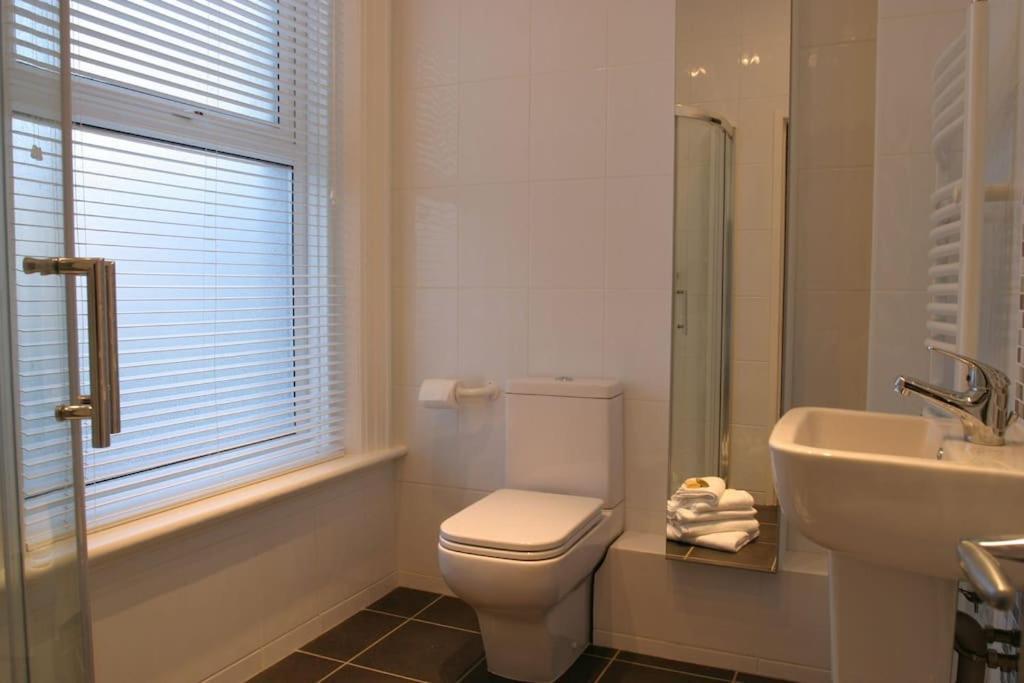 Comfy Big 7 Bedroom Townhouse Harrogate