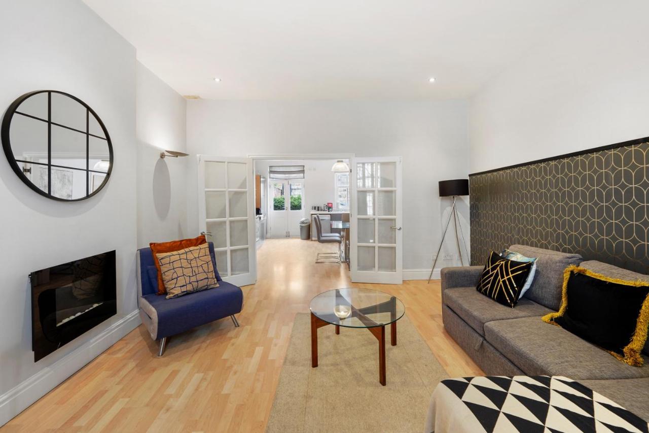Pristine Stylish Townhouse On The Stray! - Sleeps 9 Holiday home