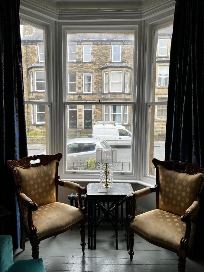Carlton House - Spacious 4 Bed Victorian Townhouse *