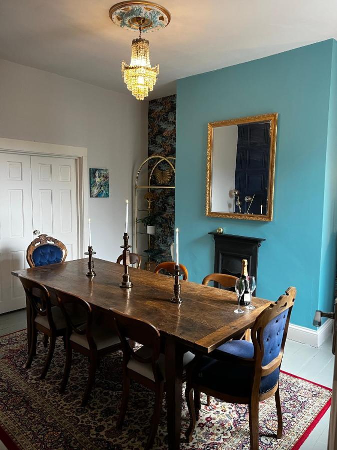 Carlton House - Spacious 4 Bed Victorian Townhouse
