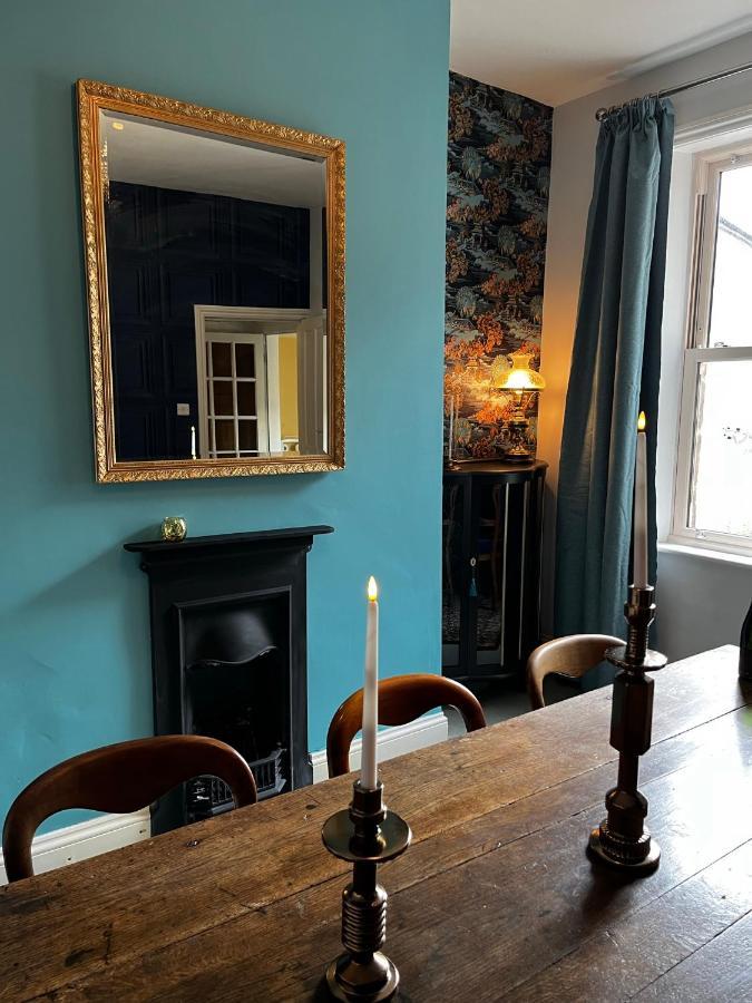 Carlton House - Spacious 4 Bed Victorian Townhouse *