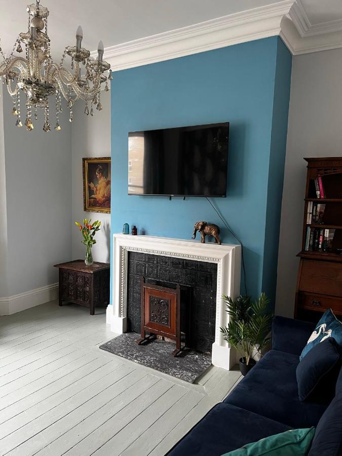 Carlton House - Spacious 4 Bed Victorian Townhouse