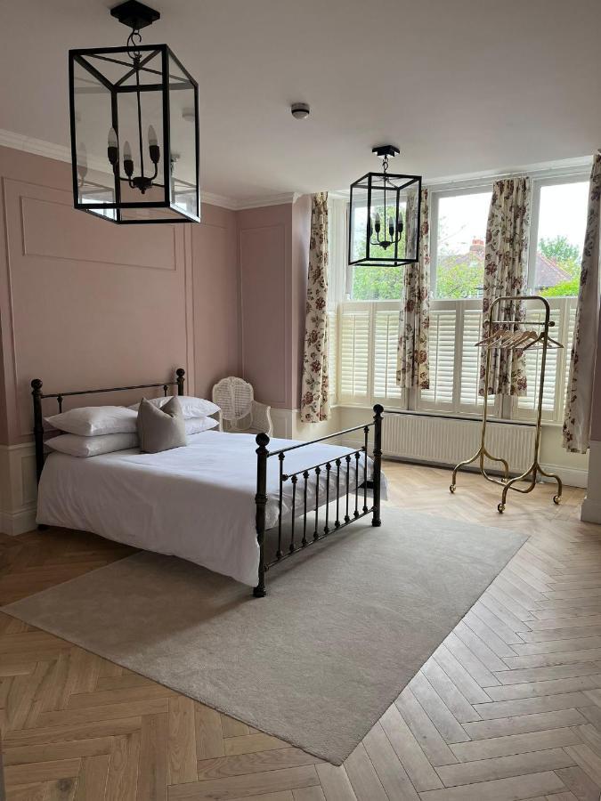 Private - 3 Bedrooms Apartment Harrogate