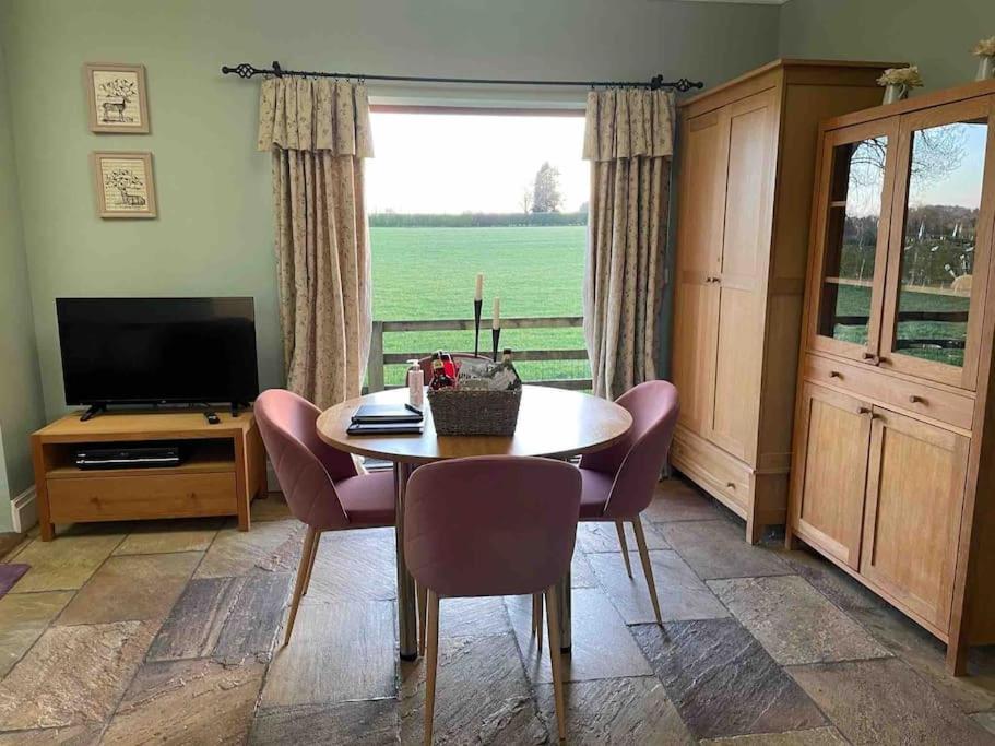 The Old Telephone Exchange - Surrounded By Fields! Holiday home *