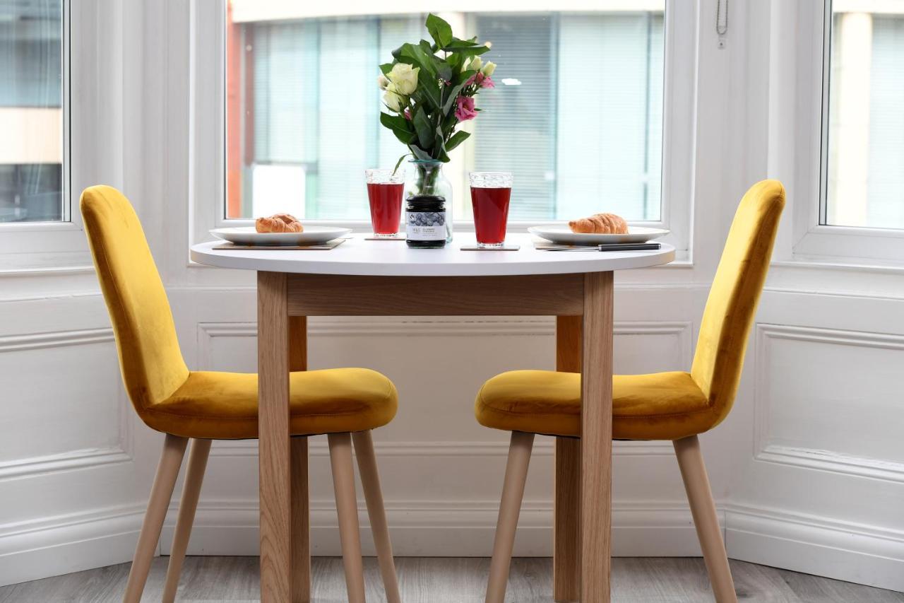Self Catering - King's View - Overlooking Convention Centre -private Parking *