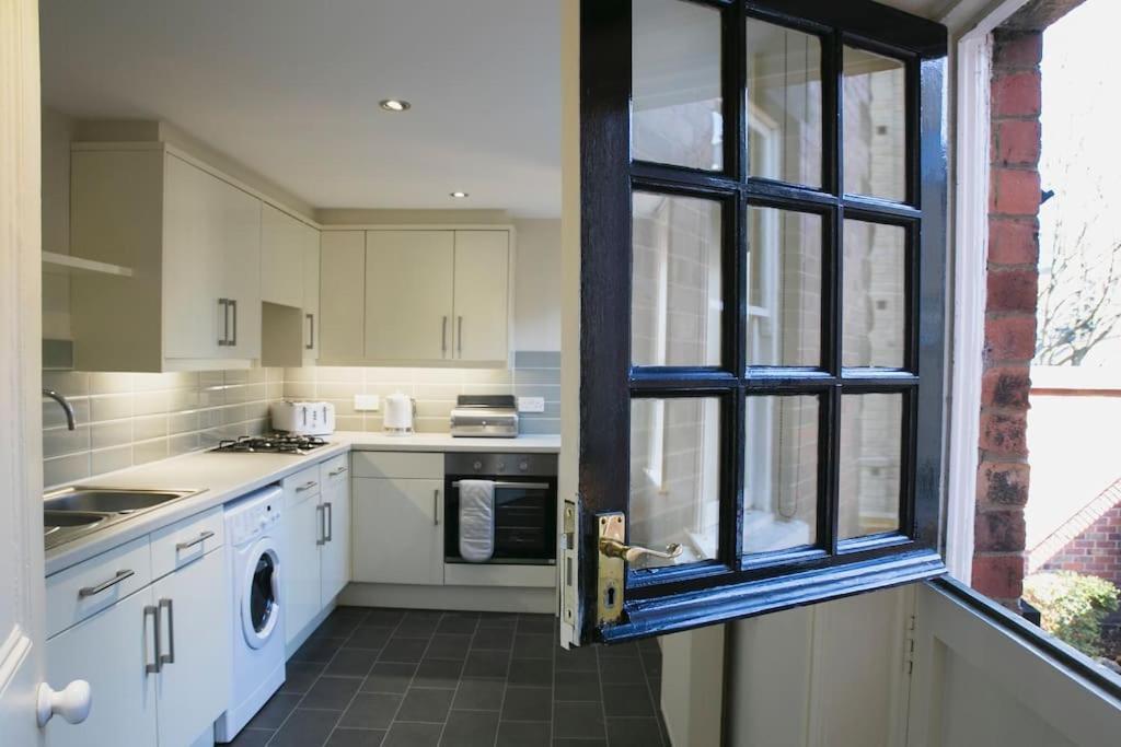 Valley Road, Fabulous 4 Bedroom House *