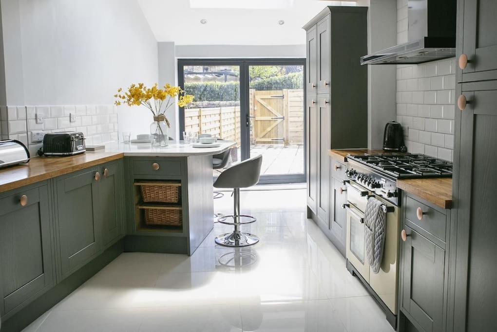 St Magnus House, Fabulous Town House *