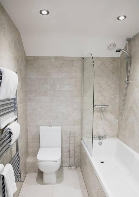 Valley Road, Fabulous 4 Bedroom House Holiday home *
